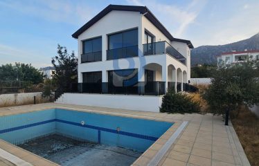 Kıbrıs Girne Edremit’de Geniş Bahçeli Tam Müstakil Villa