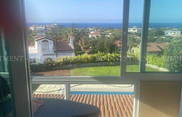 Kıbrıs Girne Çatalköy’de Önü Kapanmaz Geniş Bahçeli Villa