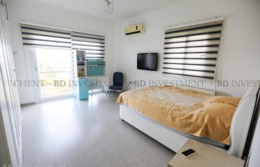 Kıbrıs Girne Çatalköy’de Önü Kapanmaz Geniş Bahçeli Villa