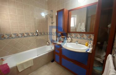 Kıbrıs Girne Merkezde Geniş Eşyalı 3 +1 Satılık Site İçinde Daire
