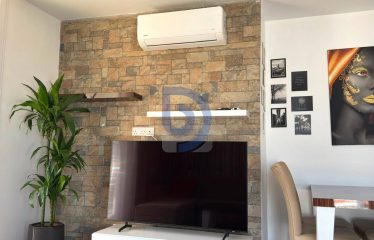 Kıbrıs Girne Merkezde Satılık 2+1 Ensüit Deniz Dağ Manzaralı Daire