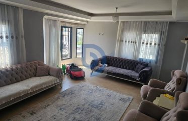Kıbrıs Girne Merkezde Acil Satılık 3+1 Geniş Penthouse Daire