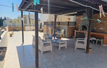 Kıbrıs Girne Merkezde Acil Satılık 3+1 Geniş Penthouse Daire