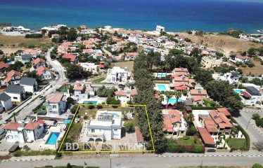 Kıbrıs Girne Karşıyaka 1410 m² Arsaya Sahip , Sahile 300 Metrede 3+1 Villa