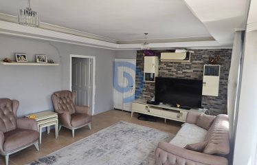 Kıbrıs Girne Merkezde Acil Satılık 3+1 Geniş Penthouse Daire