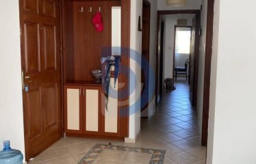 Kıbrıs Girne Merkezde Geniş Eşyalı 3 +1 Satılık Site İçinde Daire