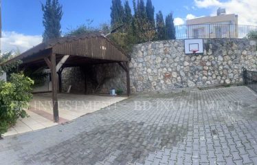 Kıbrıs Girne Çatalköy’de Önü Kapanmaz Geniş Bahçeli Villa