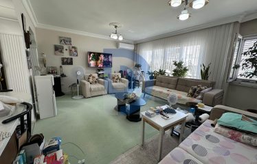 Girne Merkez’de Lavaş Restoran Arkasında 3+1 Geniş Daire