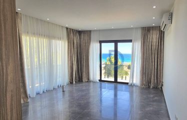 Kıbrıs Girne Karşıyaka’da Denize 160 Metre Mesafede Önü Kapanmaz 4+1 Lüks Villa
