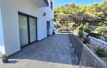 Kıbrıs Girne Karşıyaka’da Denize 160 Metre Mesafede Önü Kapanmaz 4+1 Lüks Villa