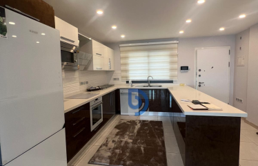 Girne Merkez’de Eşsiz Manzara ve Prestijli Yaşam Satılık 3+1 Daire