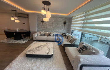 Girne Merkez’de Eşsiz Manzara ve Prestijli Yaşam Satılık 3+1 Daire