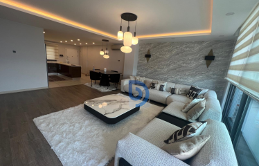Girne Merkez’de Eşsiz Manzara ve Prestijli Yaşam Satılık 3+1 Daire