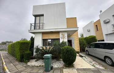 Girne’nin Değerlenen Bölgesinde Ortak Havuzlu 2+1 Satılık Villa