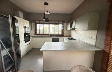 Girne’nin Değerlenen Bölgesinde Ortak Havuzlu 2+1 Satılık Villa