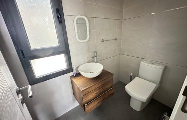 Girne’nin Değerlenen Bölgesinde Ortak Havuzlu 2+1 Satılık Villa