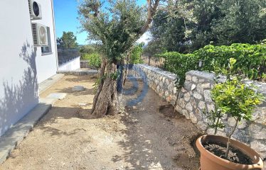 Kıbrıs Girne Karşıyaka’da Denize 160 Metre Mesafede Önü Kapanmaz 4+1 Lüks Villa