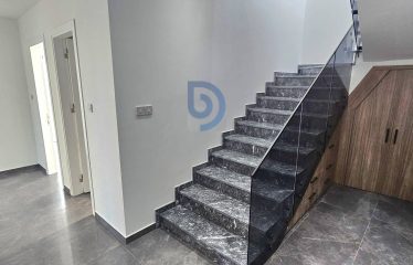 Kıbrıs Girne Karşıyaka’da Denize 160 Metre Mesafede Önü Kapanmaz 4+1 Lüks Villa
