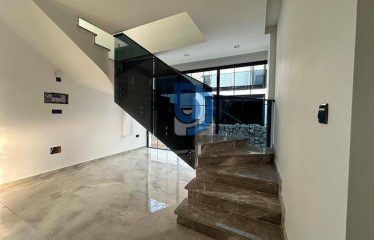 Kıbrıs Girne Lapta Bölgesinde -Satılık Sıfır 3+1 Taşınmaya Hazır Lüks Villa