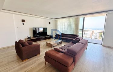 Girne Merkez’de Nadir Bulunan 240 m² Genişlik | Girne’ye Hakim Panoramik Manzara 3+1 Satılık Lüx Penthause