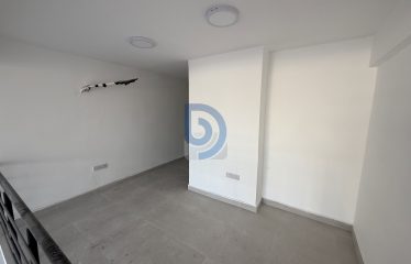 Girne Merkez’de Ana Yol Üzerinde | 100 m² | Esdeğer Koçanlı | Ticari İzinli Satılık Dükkan