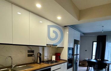 Girne Merkezde 96 m² Eşyalı 2+1 Satılık Daire