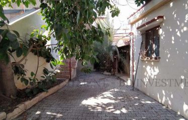 Mağusa Ayluka’da Ana Caddede Köşe Arsa Üzeri Metruk Bina