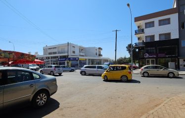 Mağusa Ayluka’da Ana Caddede Köşe Arsa Üzeri Metruk Bina