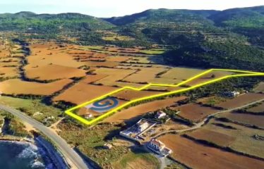 İskele Yenierenköy’de Önü Kapanmaz Manzarası İle 25.486 m² Arazi
