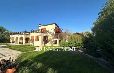 Kıbrıs Girne Ozanköy’de Satılık 4+1 Villa – 2.020 m² Geniş Arazi Fırsatı!