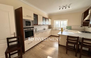 Kıbrıs Girne Ozanköy’de Satılık 4+1 Villa – 2.020 m² Geniş Arazi Fırsatı!