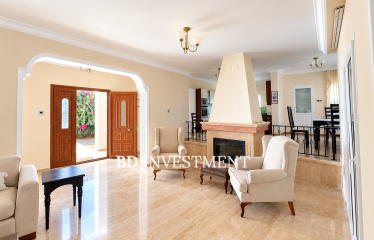 Kıbrıs Girne Ozanköy’de Satılık 4+1 Villa – 2.020 m² Geniş Arazi Fırsatı!